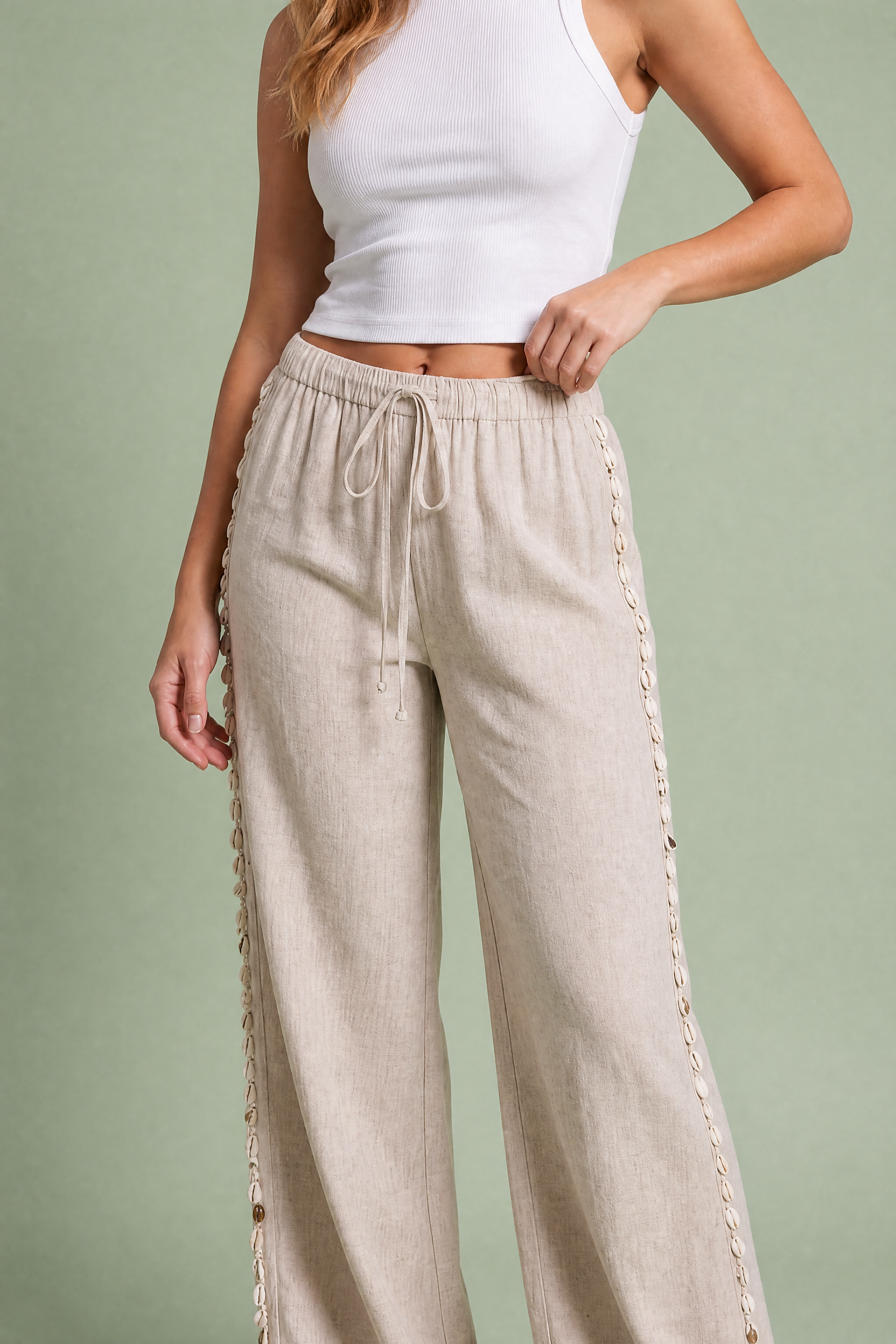 Pantalon large beige à coquillages | Vue rapprochée | Lounelle Paris