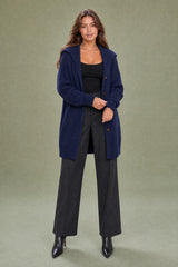 Weite Strickjacke mit Schalkragen