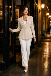 Gilet blazer texturé coupe ajustée | Variante Beige - Lifestyle | Lounelle Paris