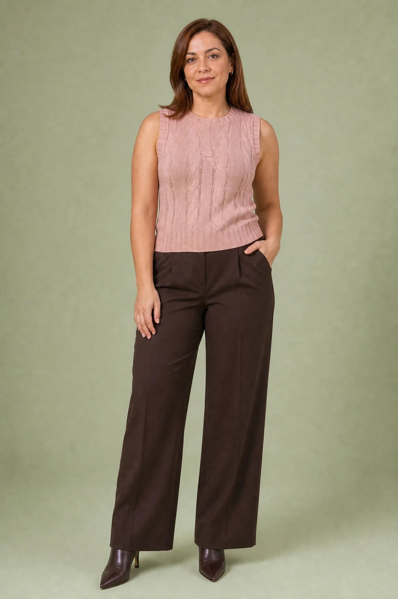 Gilet sans manches rose poudré torsadé | Porté sur une autre silhouette | Lounelle Paris