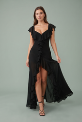 Langes Kleid mit Volants und Schlitz