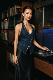 Top denim col halter dos nu | Deuxième photo lifestyle | Lounelle Paris