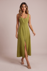 Kleid mit quadratischem Ausschnitt