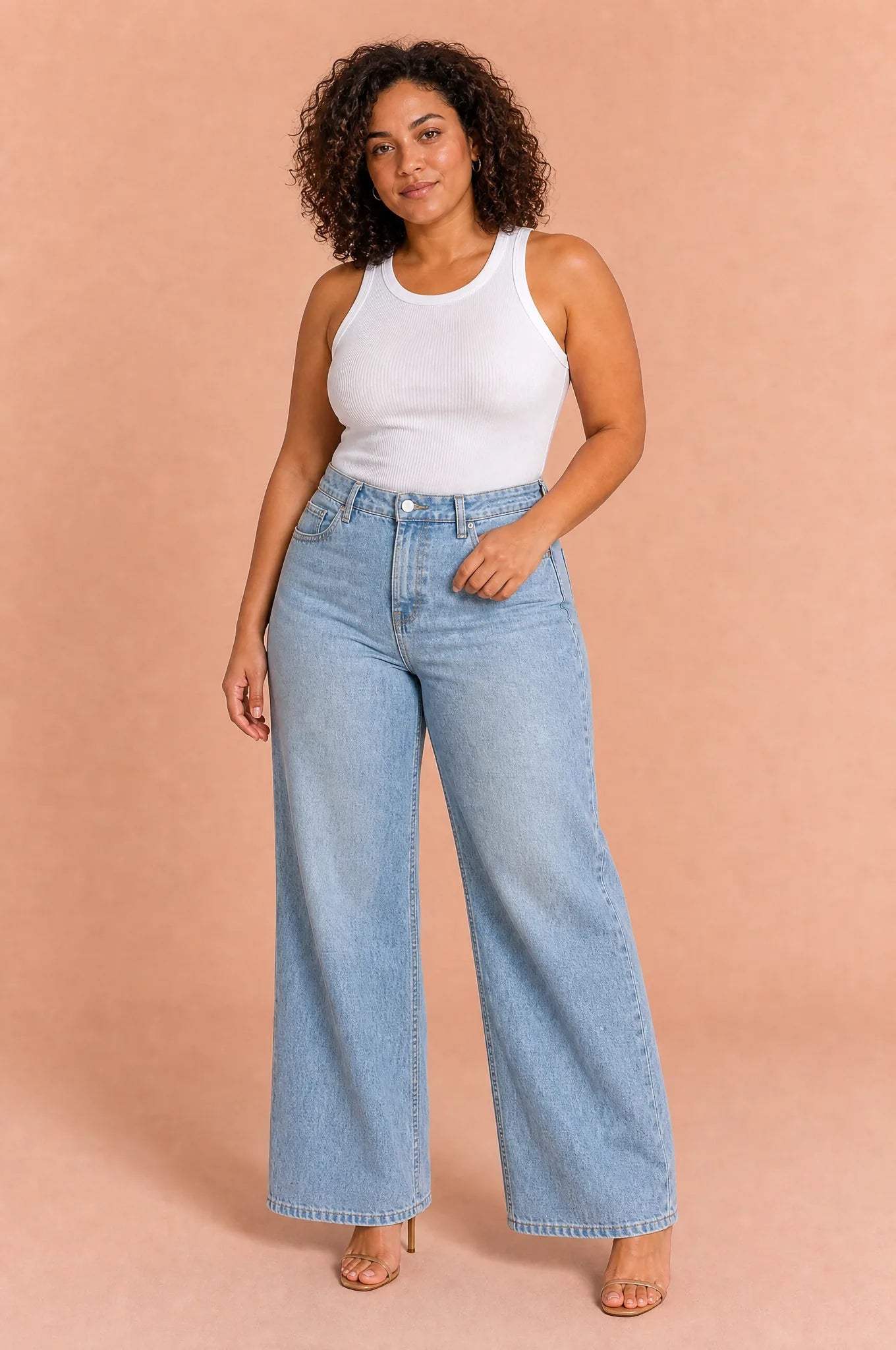 Jean bleu clair taille haute large | Porté sur une autre silhouette | Lounelle Paris