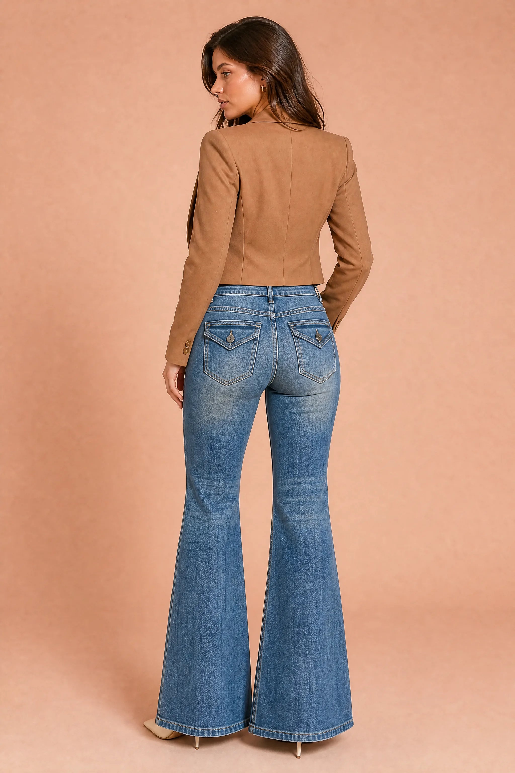 Jean bleu délavé coupe évasée | Vue de dos | Lounelle Paris
