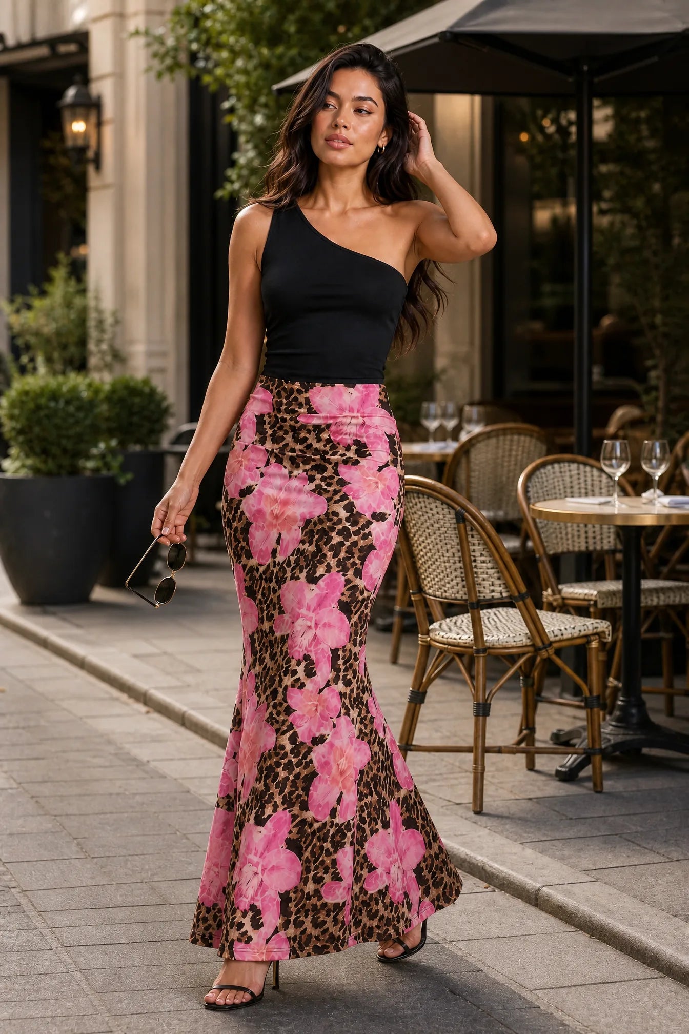 Jupe marron imprimé léopard coupe sirène | Photo lifestyle | Lounelle Paris