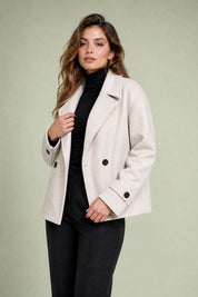 Manteau court écru double boutonnage | Vue rapprochée | Lounelle Paris
