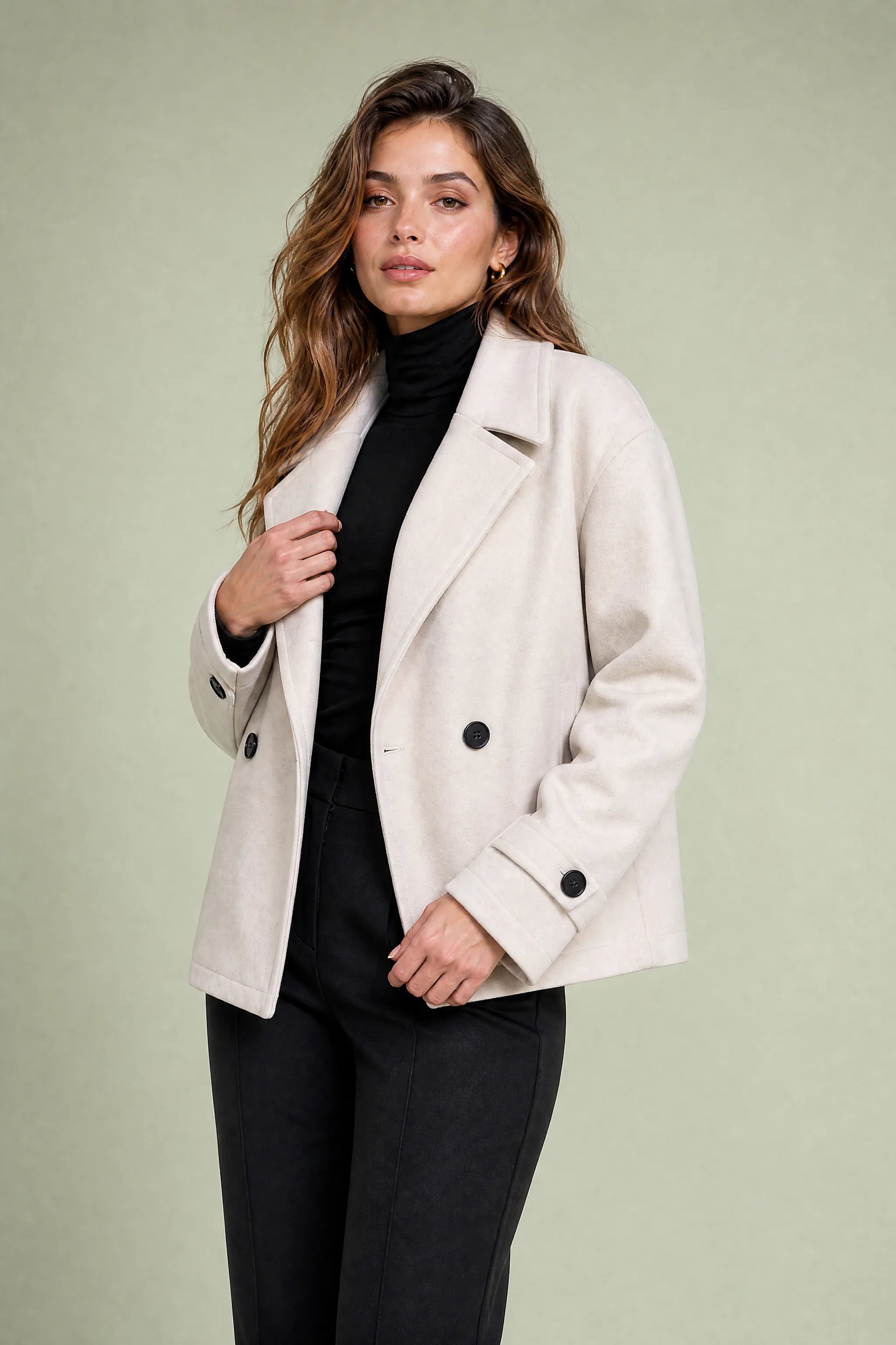 Manteau court écru double boutonnage | Vue rapprochée | Lounelle Paris