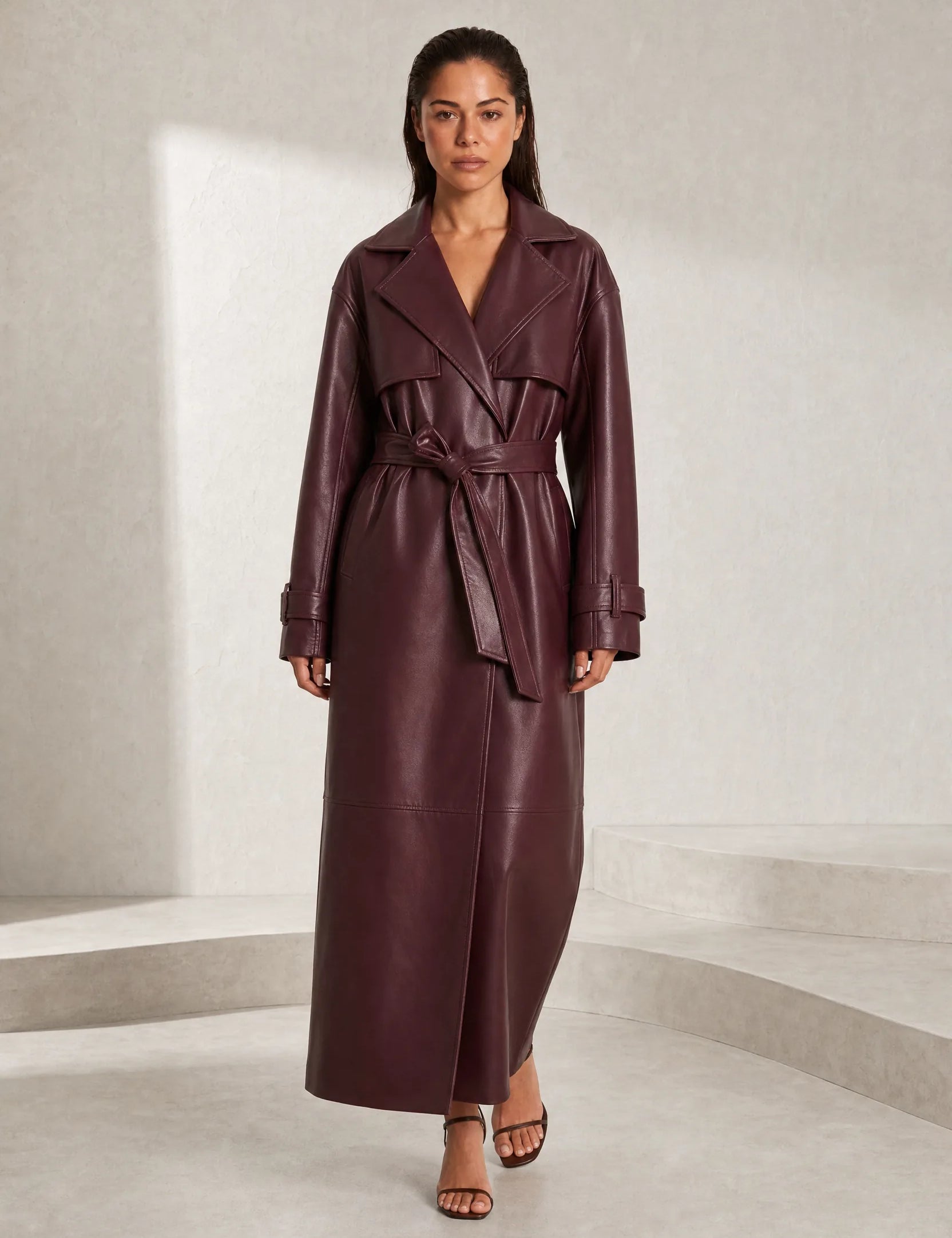 Manteau long effet cuir ceinturé | Lounelle Paris
