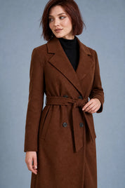 Manteau long marron ceinturé | Vue rapprochée | Lounelle Paris