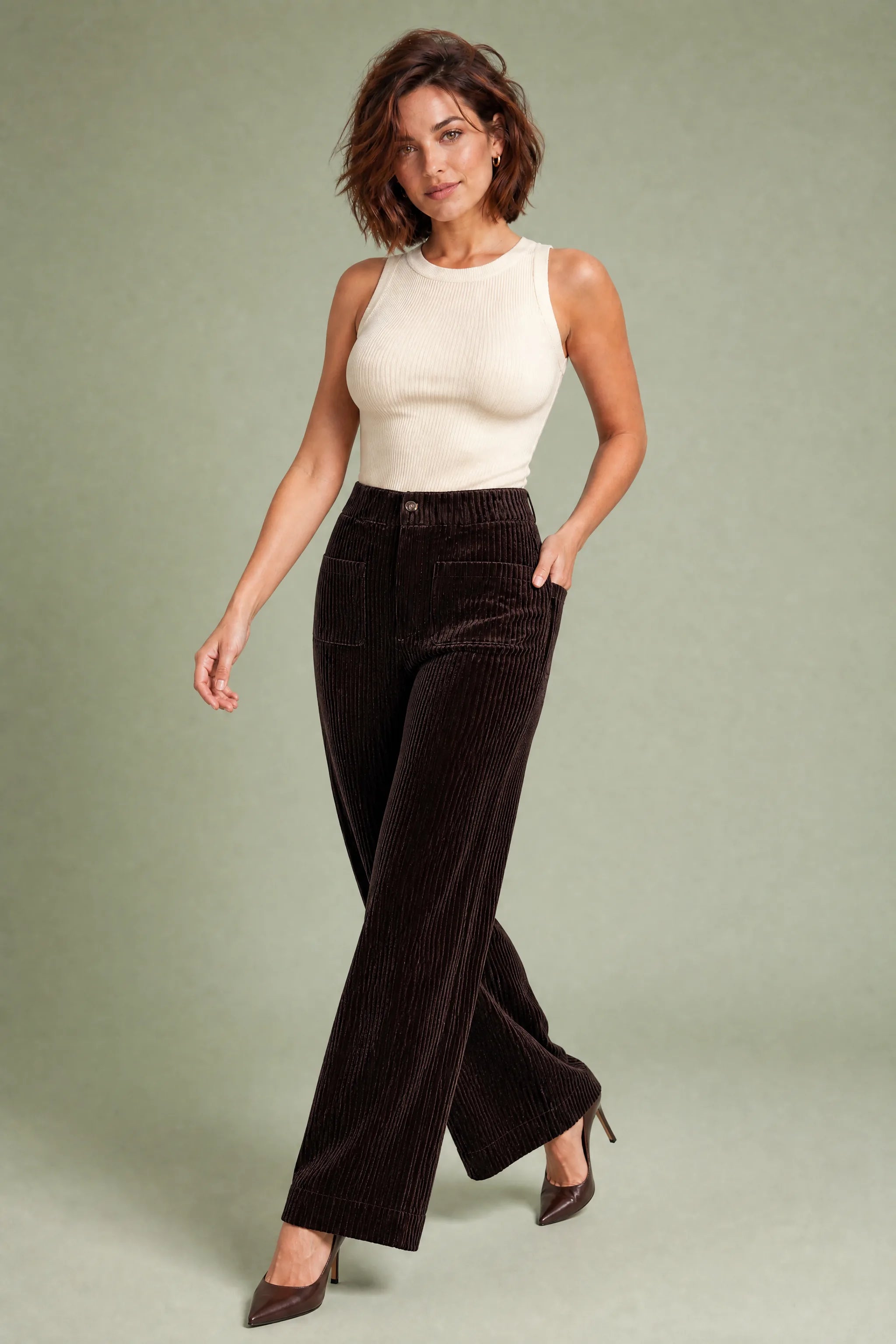 Pantalon café taille haute coupe ample | Vue en mouvement | Lounelle Paris