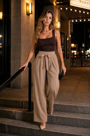 Pantalon large taille haute fendu | Variante Camel - Lifestyle | Lounelle Paris