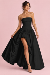 Schwarzes gerafftes trägerloses Maxikleid