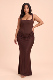 Robe longue marron froncée à encolure carrée | Porté sur une autre silhouette | Lounelle Paris