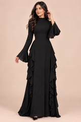 Schwarzes Maxikleid mit Volants und Trompetenärmeln