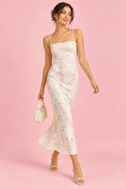 Robe longue blanc cassé à imprimé floral et sequins, col carré | Vue en mouvement | Lounelle Paris
