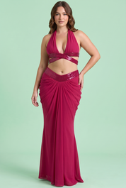 Ensemble magenta à dos nu avec jupe longue drapée | Porté sur une silhouette plus ronde | Lounelle Paris