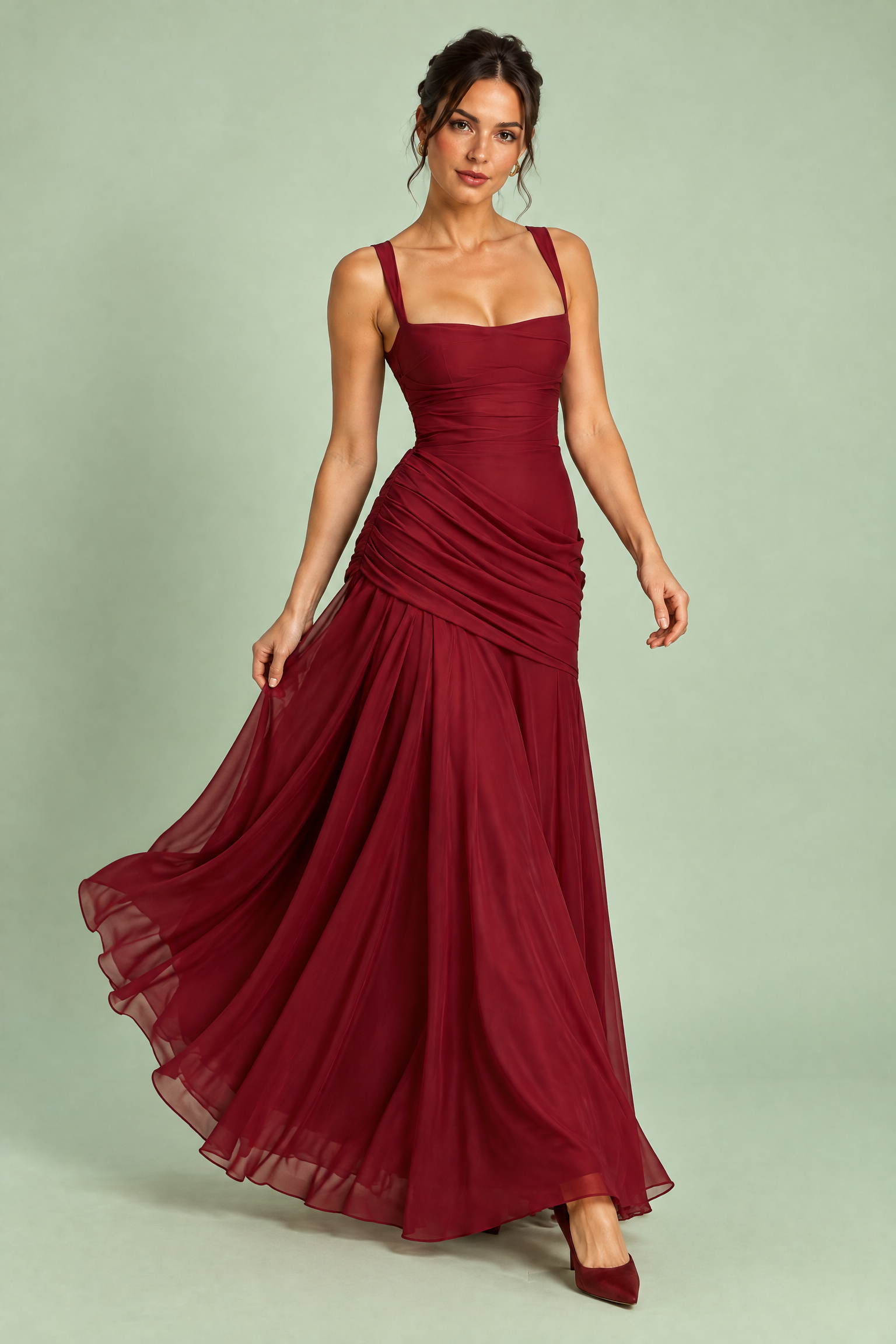 Robe longue bordeaux froncée à encolure carrée et coupe évasée | Vue en mouvement | Lounelle Paris