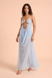 Robe longue bleu clair à encolure américaine, découpes et mesh transparent | Vue en mouvement | Lounelle Paris