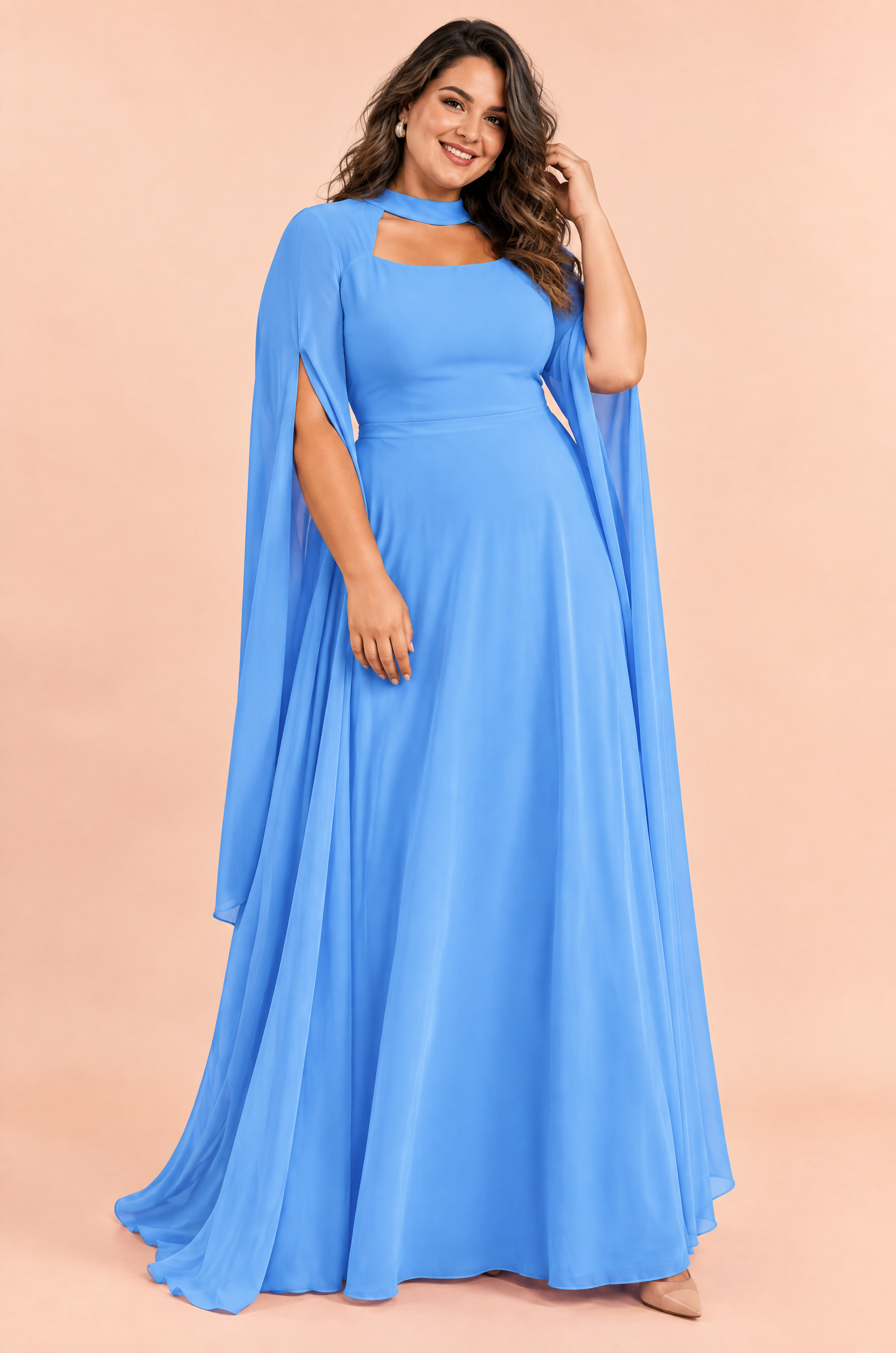 Robe longue bleu roi à encolure carrée et manches cape | Porté sur une silhouette plus ronde | Lounelle Paris