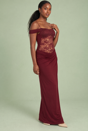 Robe longue bordeaux à empiècements en dentelle | Porté sur une autre silhouette | Lounelle Paris