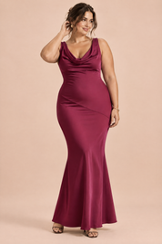 Robe longue asymétrique torsadée rose | Porté sur une silhouette plus ronde | Lounelle Paris