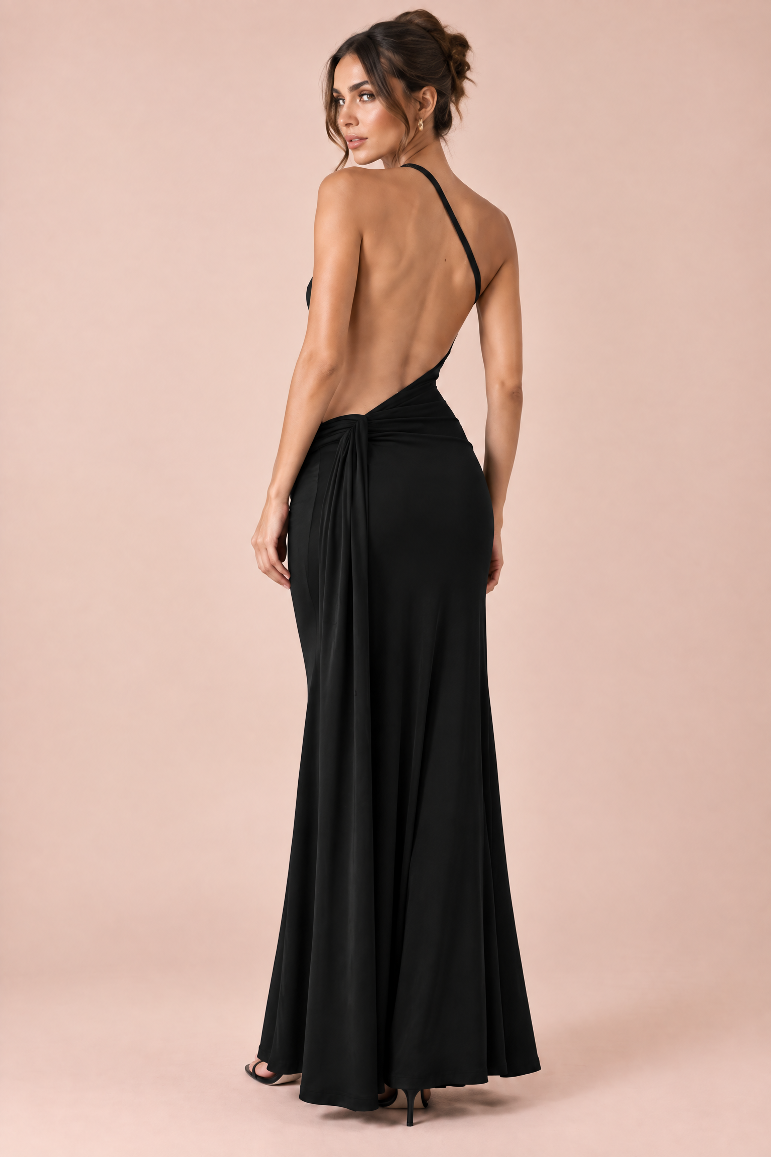 Robe longue noire à encolure asymétrique et dos nu | Vue de dos | Lounelle Paris
