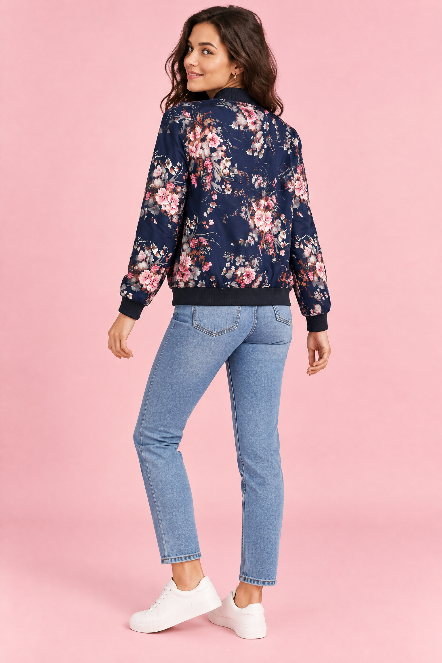 Veste bomber fleurie ajustée bleu marine | Vue de dos | Lounelle Paris