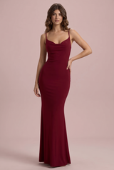 Bordeauxrotes Kleid mit offenem Rücken und Wasserfallausschnitt