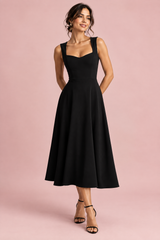 Schwarzes Midikleid mit Herz-Ausschnitt