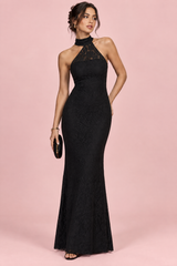 Langes schwarzes Spitzenkleid mit asymmetrischem Rückenausschnitt und Schlitz