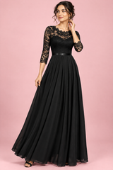 Schwarzes Maxikleid mit Spitzeneinsatz