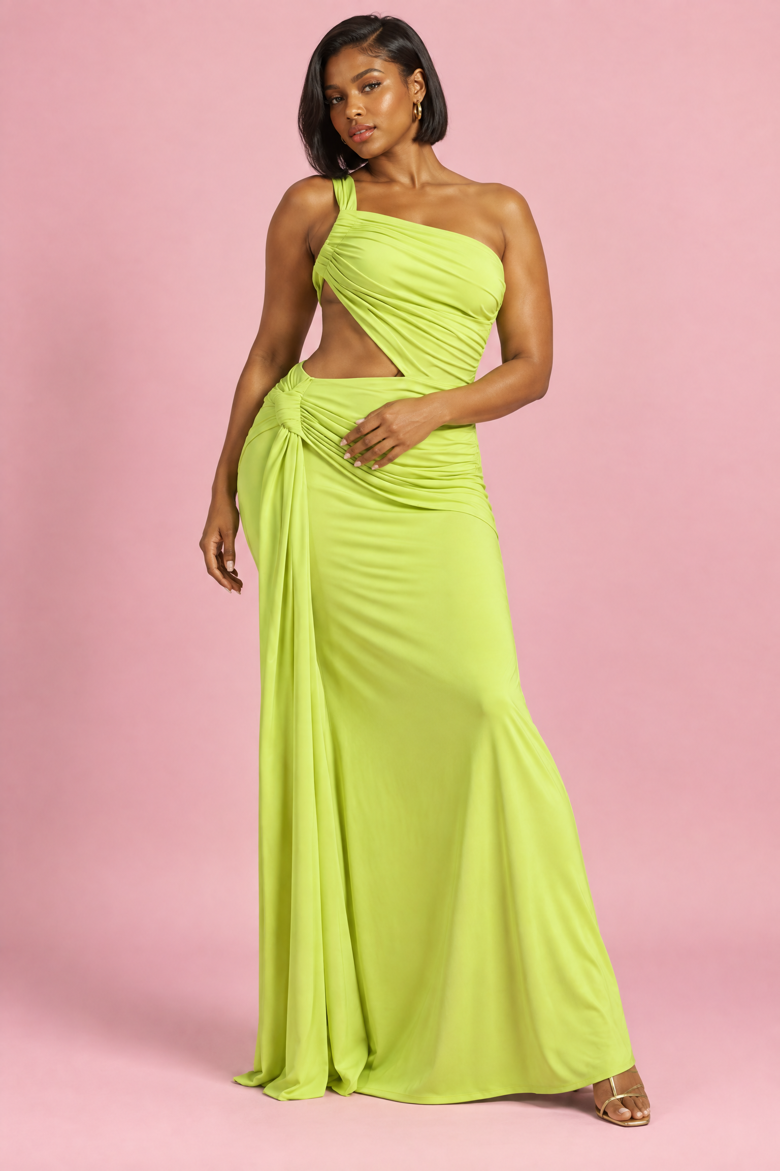 Robe longue verte asymétrique à jupe portefeuille | Porté sur une autre silhouette | Lounelle Paris
