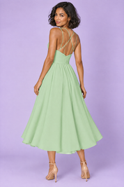 Robe midi verte à fines bretelles et jupe ample | Vue de dos | Lounelle Paris