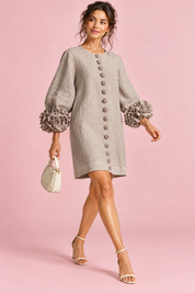 Robe droite grise à manches bouffantes et poignets à volants | Vue en mouvement | Lounelle Paris