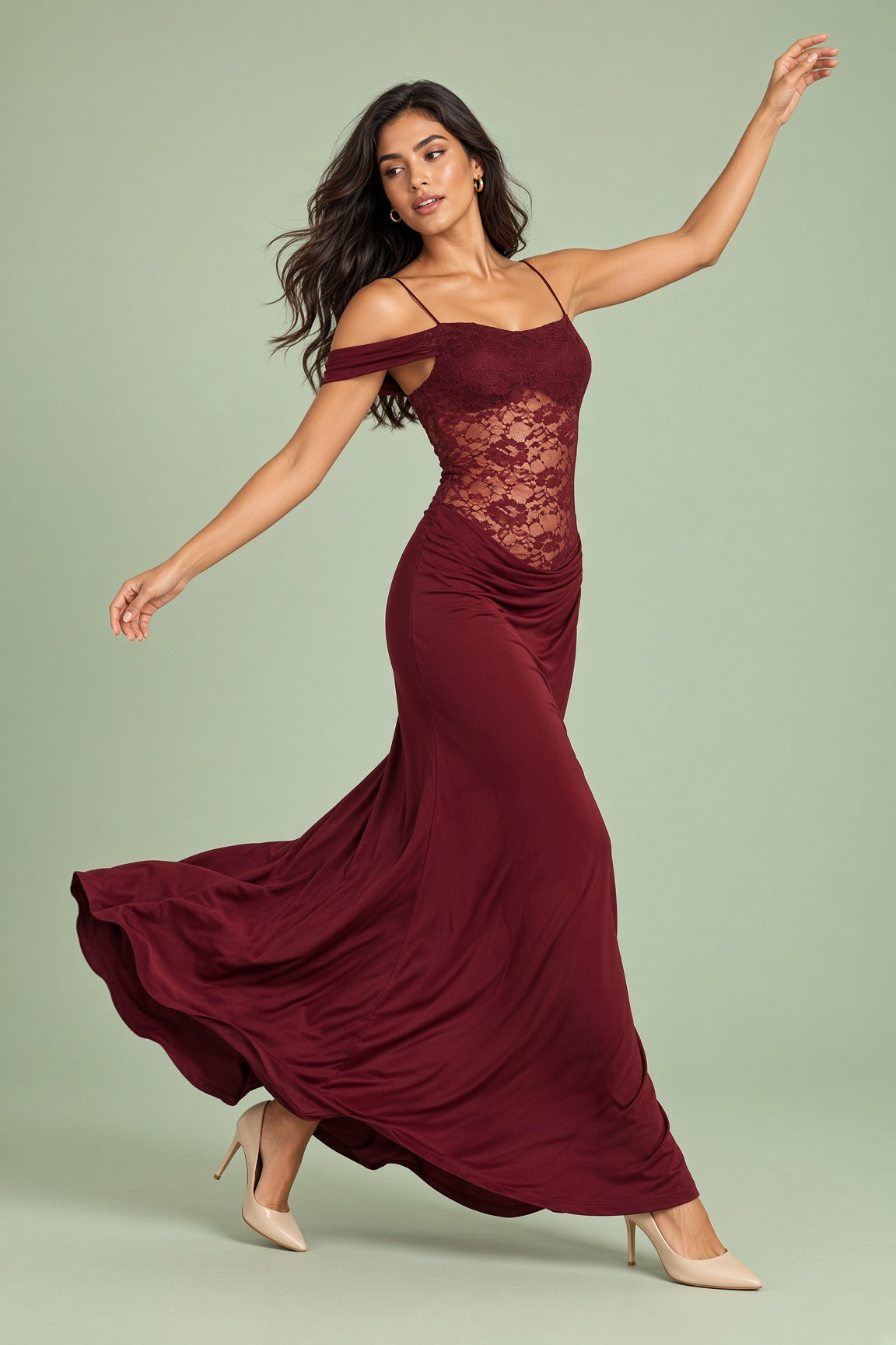 Robe longue bordeaux à empiècements en dentelle | Vue en mouvement | Lounelle Paris