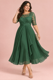 Robe en mousseline à corsage brodé vert forêt | Porté sur une silhouette plus ronde | Lounelle Paris