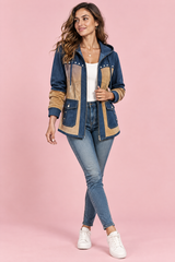 Blaue Kapuzenjacke im Panel-Design