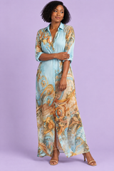Hellblaues Midikleid mit Print und Hemdkragen