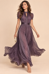 Mauvefarbenes Plissee-Maxikleid