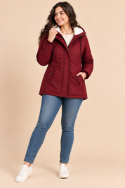 Parka bordeaux oversize à capuche | Porté sur une autre silhouette | Lounelle Paris