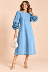 Hellblaues A-Linien-Midikleid mit Rosettenmanschetten