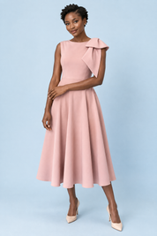 Robe midi rose à encolure asymétrique et manche à nœud | Vue de face | Lounelle Paris