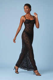 Robe midi moulante en dentelle noire | Vue en mouvement | Lounelle Paris