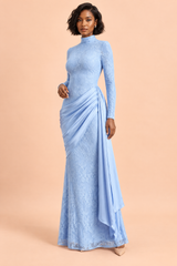 Himmelblaues hochgeschlossenes Spitzen-Maxikleid mit drapiertem Rock