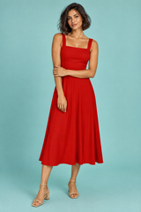 Rotes A-Linien-Midikleid mit eckigem Ausschnitt und feinen Trägern
