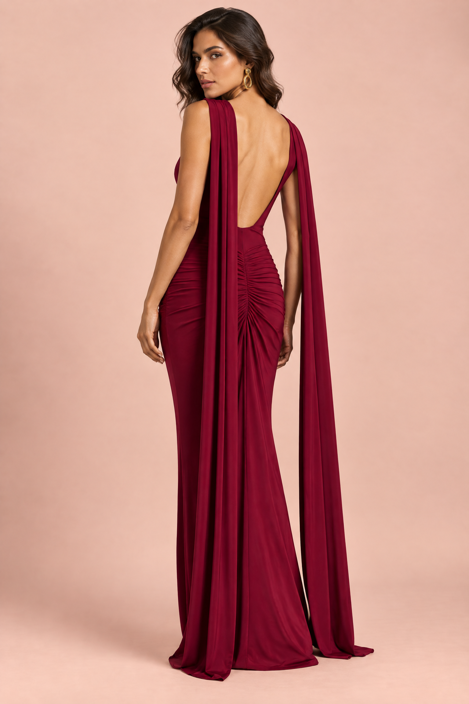 Robe longue rouge à col bateau, manches cape et dos nu | Vue de dos | Lounelle Paris