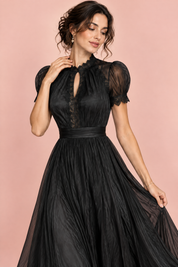 Robe longue plissée noire | Vue rapprochée | Lounelle Paris