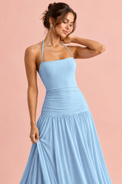 Robe longue bleu clair à encolure carrée et fronces | Vue rapprochée | Lounelle Paris