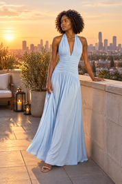Robe longue bleu clair à décolleté plongeant et fronces | Deuxième photo lifestyle | Lounelle Paris